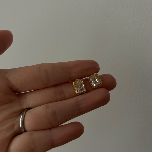 Earring - Picture 3 of 5